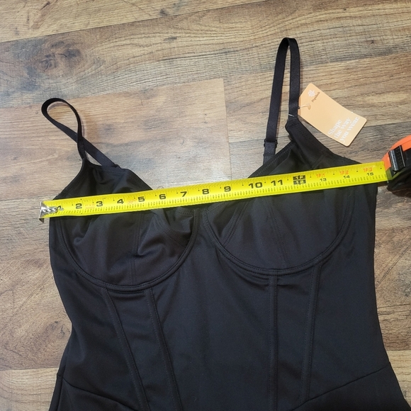 Elegant Black Women's Dress - Picture 10 of 11